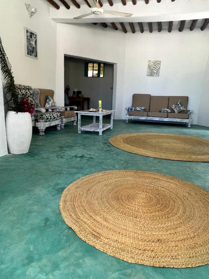Duara Beach House Hotell Paje Exteriör bild