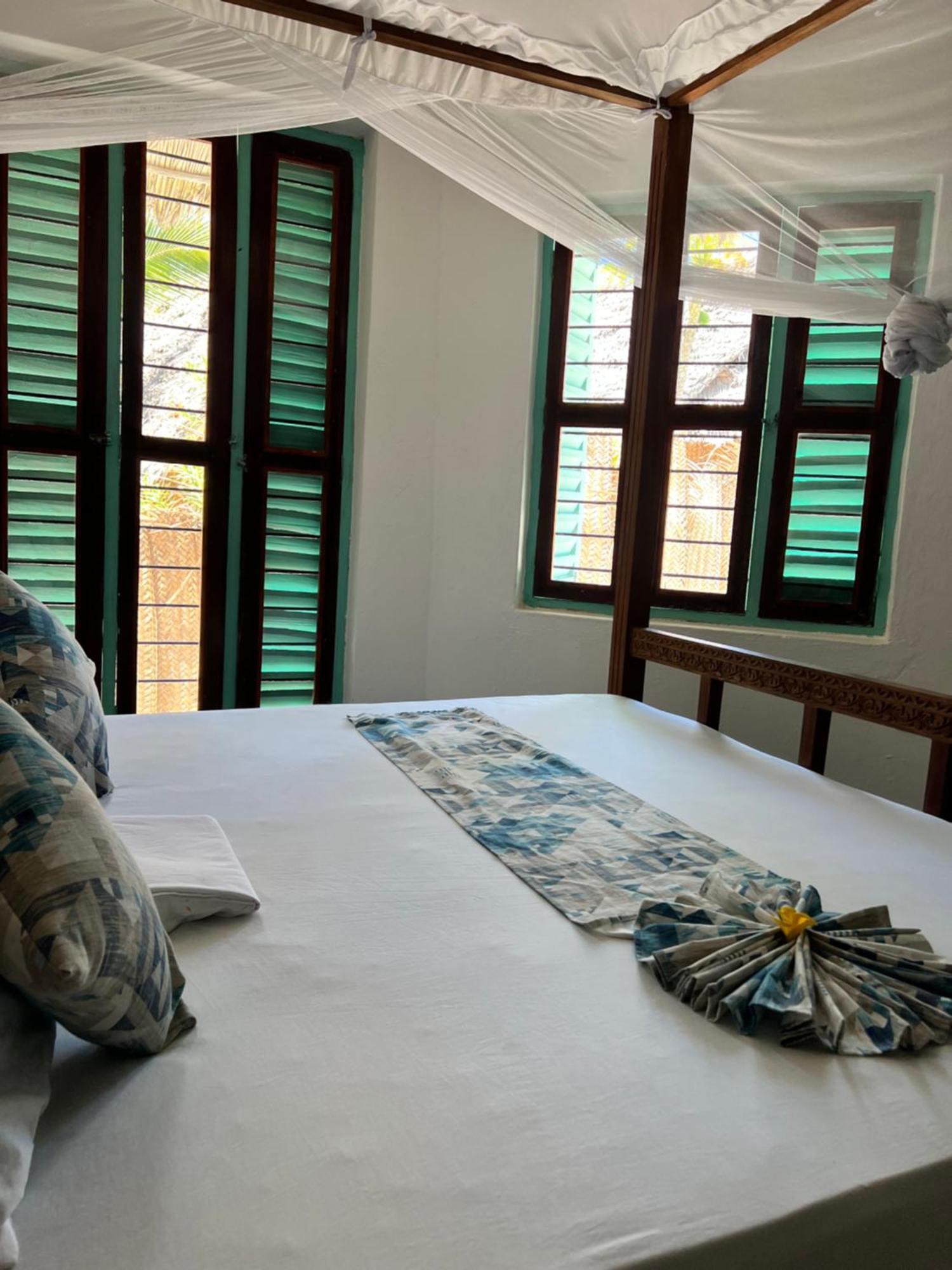 Duara Beach House Hotell Paje Exteriör bild