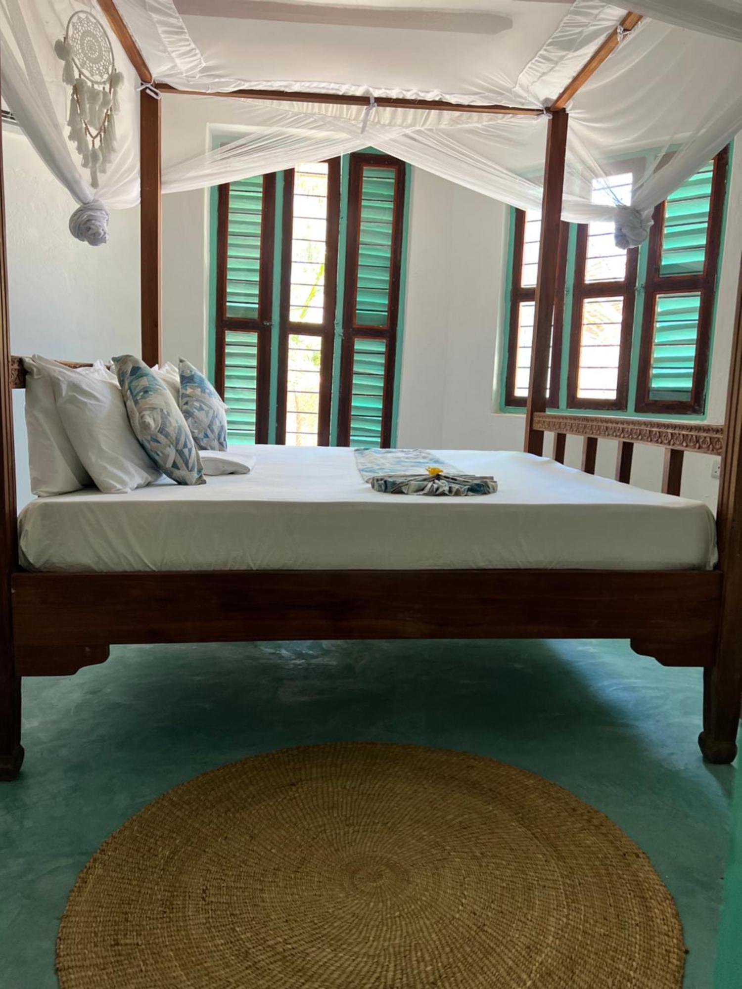 Duara Beach House Hotell Paje Exteriör bild